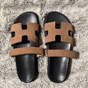 Steve Madden Tan and Black Slide Sandals